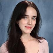 Valentina acaba de llegar de su año de intercambio en Canada gracias a una beca por excelencia academica. Con un nivel bilingue conseguido a la edad de 13 Valentina es apta para dar clases de cualquier nivel de ingles. Es paciente y tiene recursos para ap